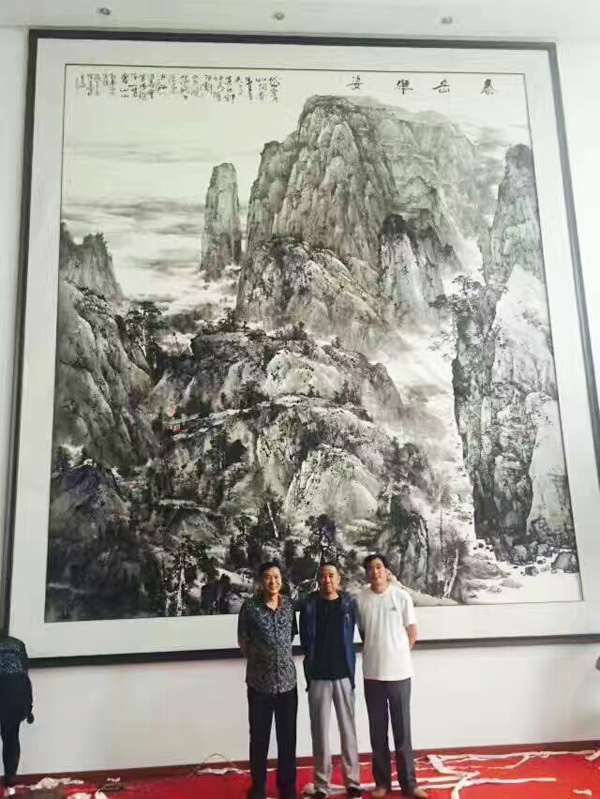 刘子尧创作巨幅山水《泰岳雄姿》