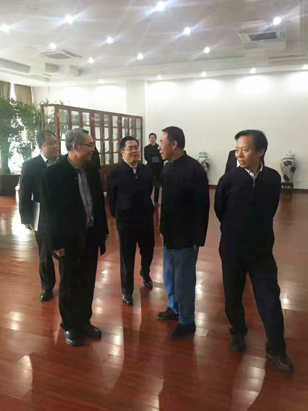 原文化部副部长王文章一行参观刘子尧艺术馆