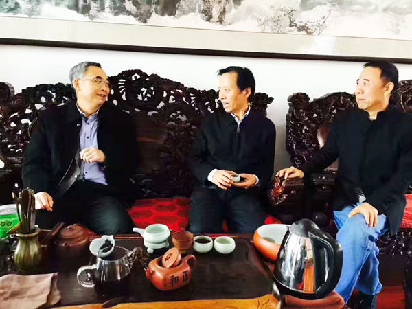 原文化部副部长王文章一行参观刘子尧艺术馆