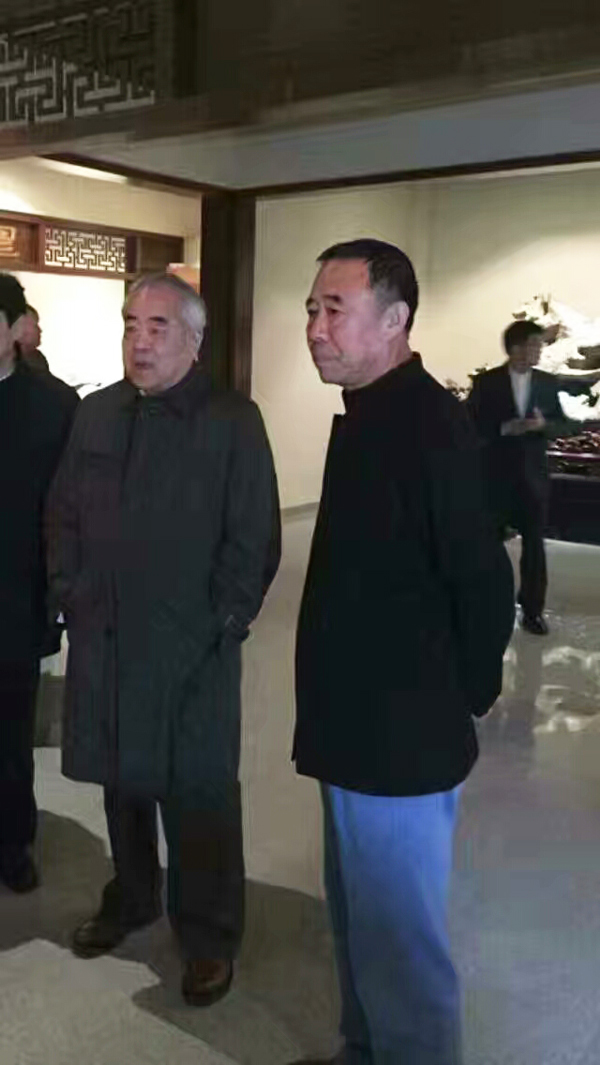 范增先生一行参观金石馆和刘子尧艺术馆