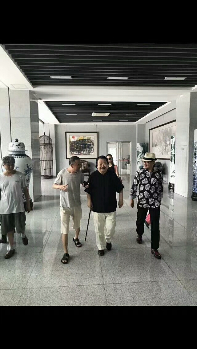 著名画家、鉴赏家、收藏家崔如琢先生莅临金石馆并参观刘子尧艺术馆