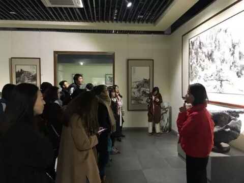 “一带一路”留学生参观刘子尧艺术馆