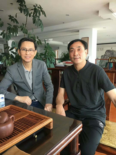何家英夫妇参观青岛金石馆
