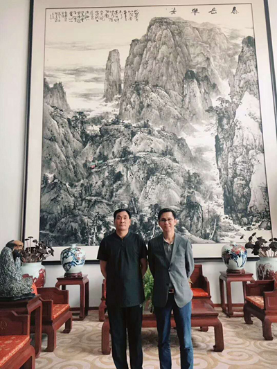 何家英夫妇参观青岛金石馆