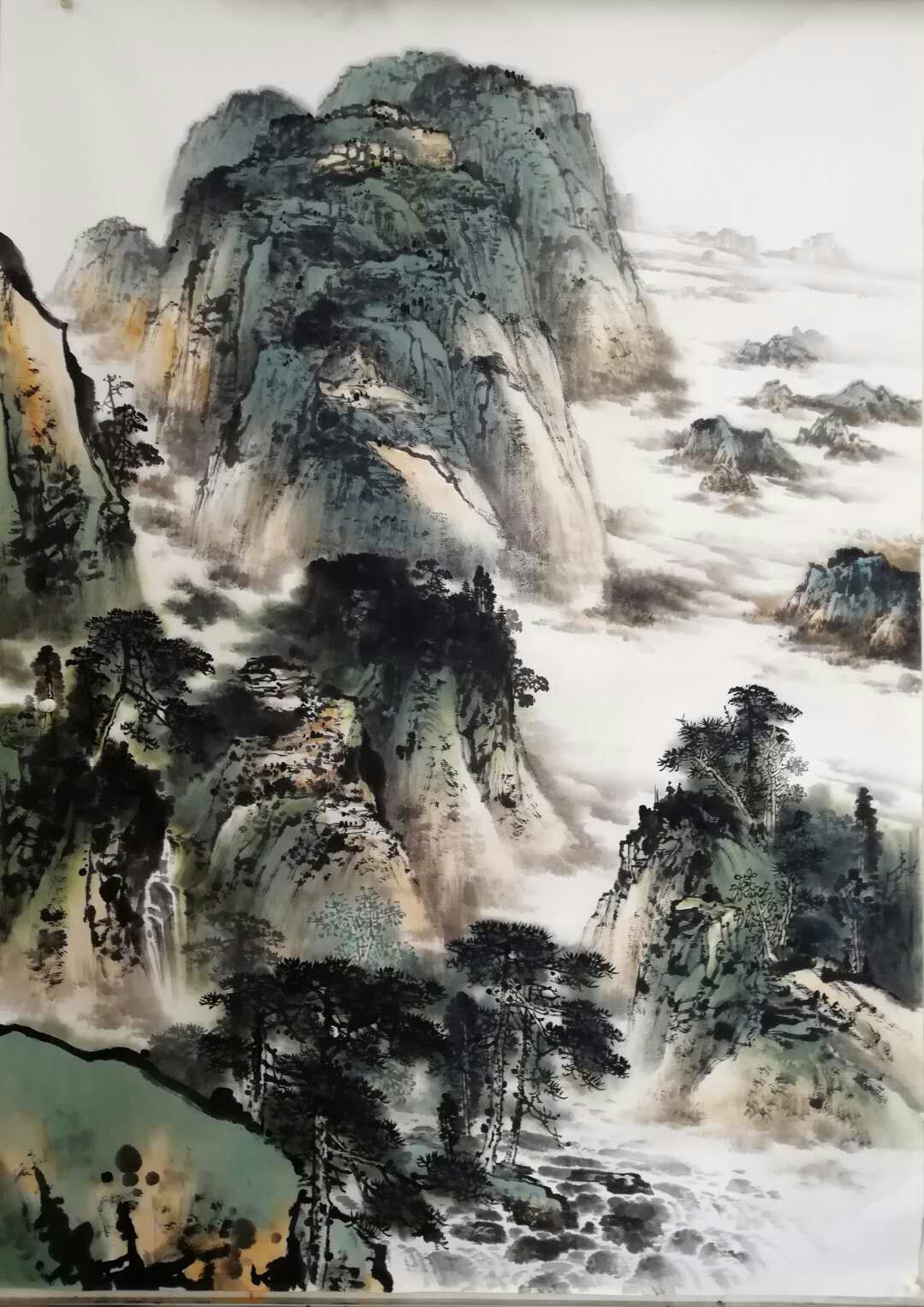 刘子尧应邀为青岛八大关宾馆创作《海岳春回》